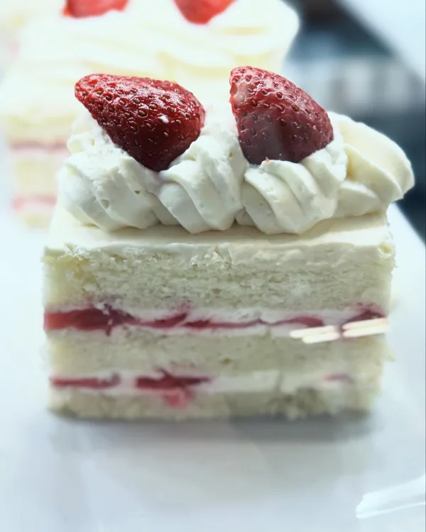 Strawberry Layer Cream Cake